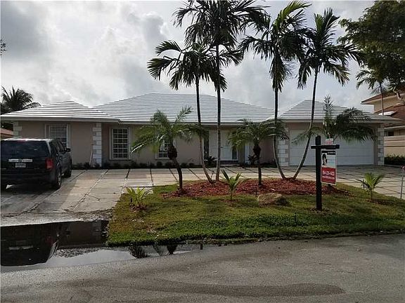 2nd image of 3060 NE 43rd St