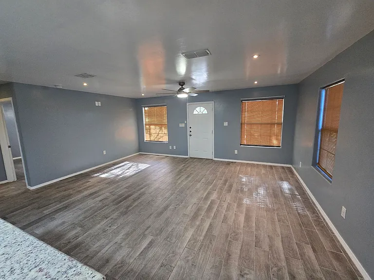 8527 Michigan Ave — Photo 3