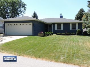 151 Donlin Ct, Sycamore, IL 60178