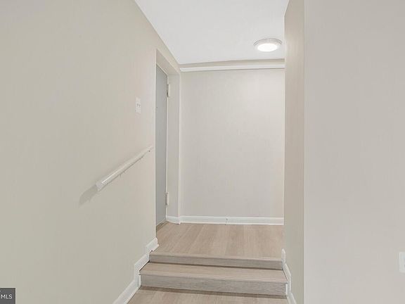3rd image of 7804 Hanover Pkwy APT 282