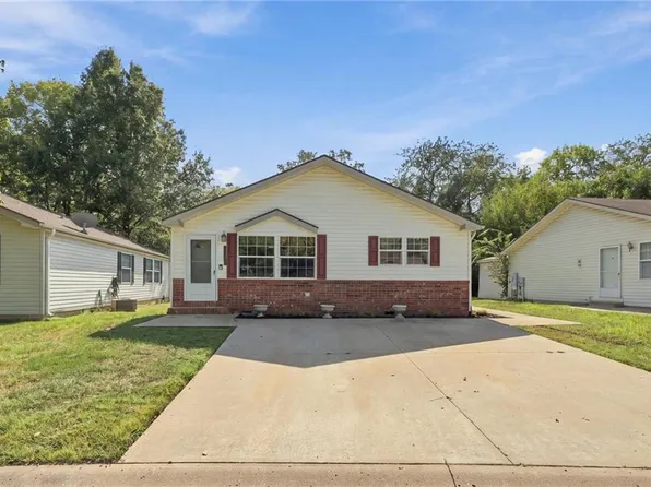 7905 NW 122nd Ct, Kansas City, MO 64163