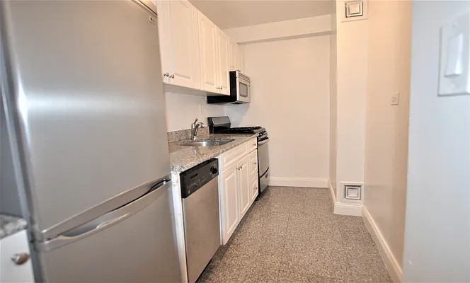 Rented by Manhattan Realty Group | media 15