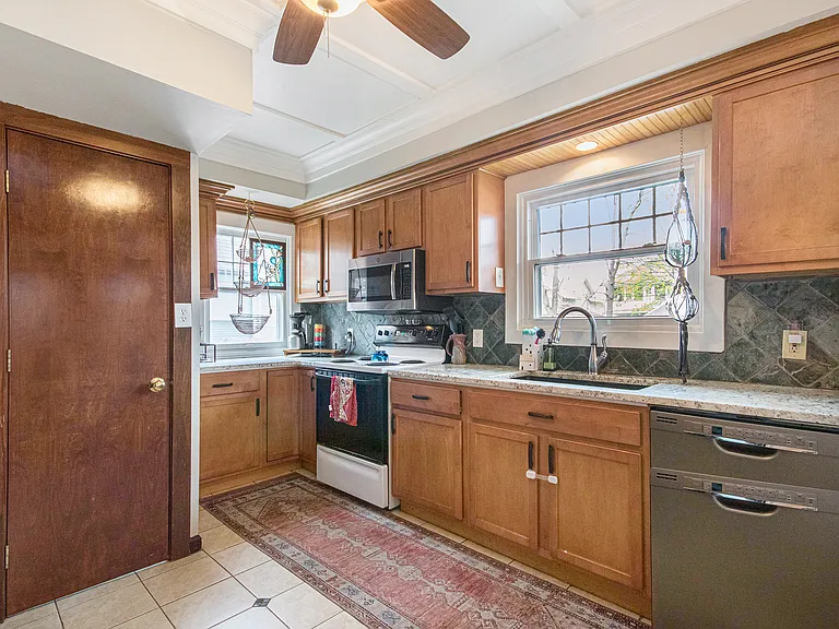 945 Lake Michigan Dr NW — Photo 8