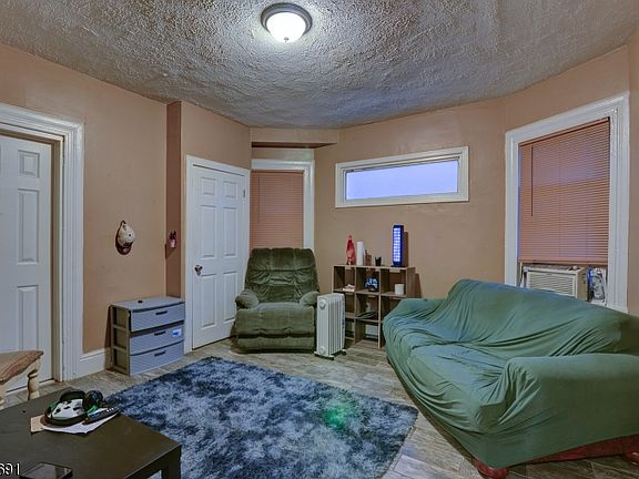 3rd image of 46 Park Pl #3