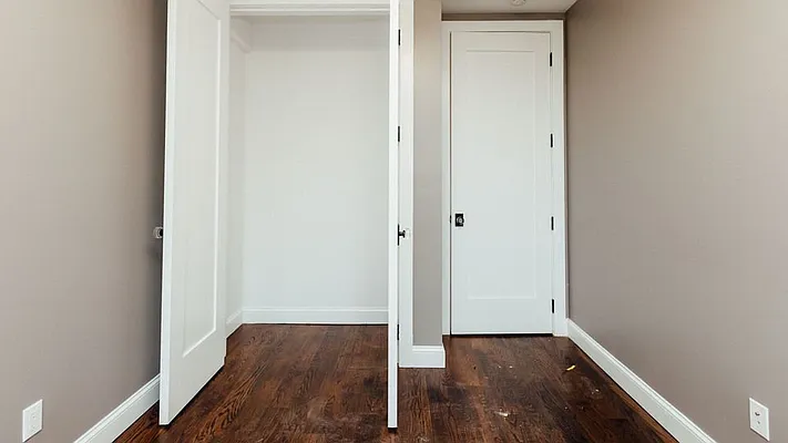 Rented by Nooklyn NYC LLC | media 102