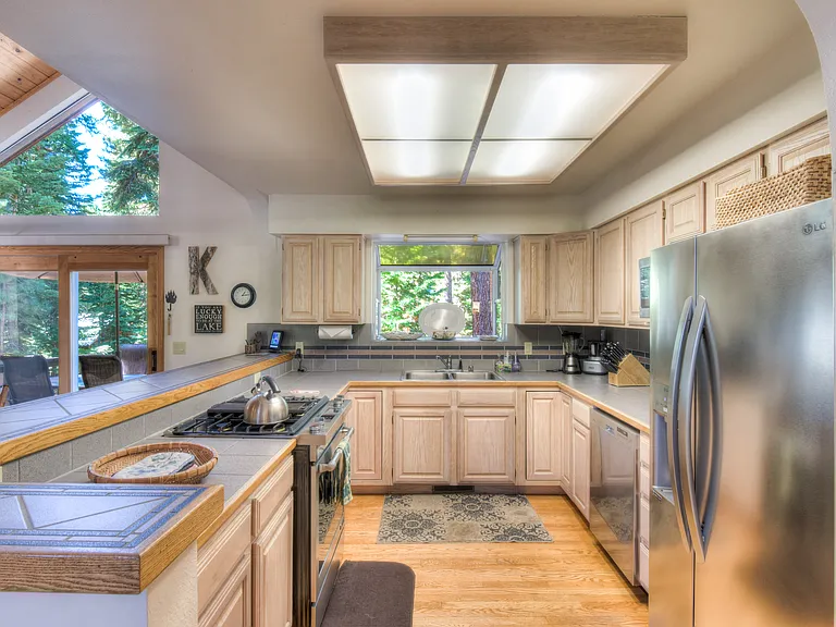 5669 Uplands Rd — Photo 8