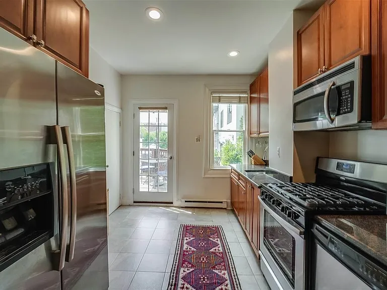 138 Garden St — Photo 6