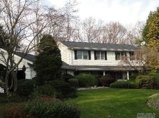 7 Sleepy Hollow Ln, Dix Hills, NY 11746