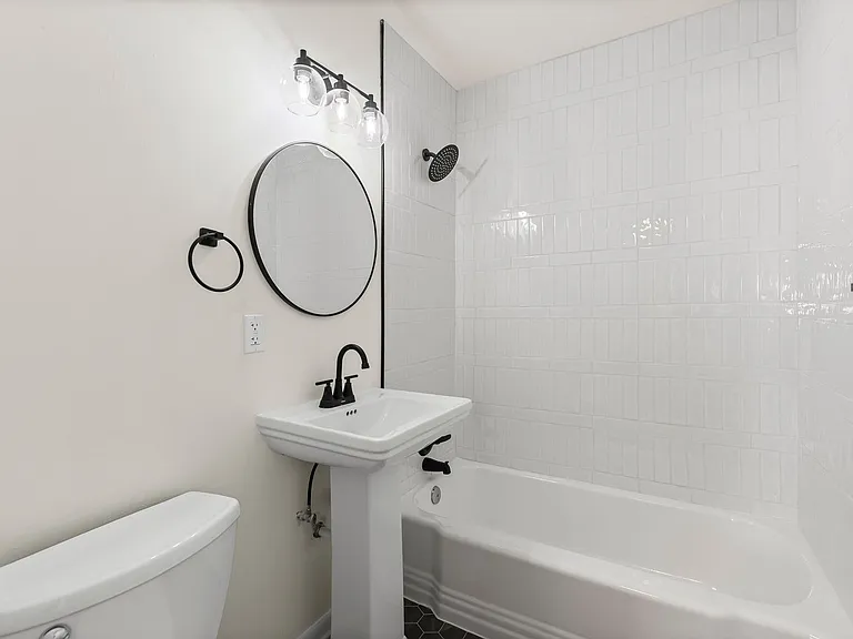Walnut Apartments — Photo 19