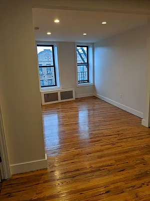 Rented by Lodger Corp | media 10