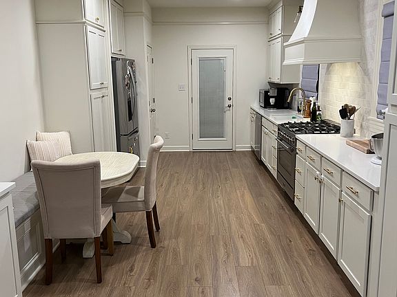 4th image of 810 Voisin St