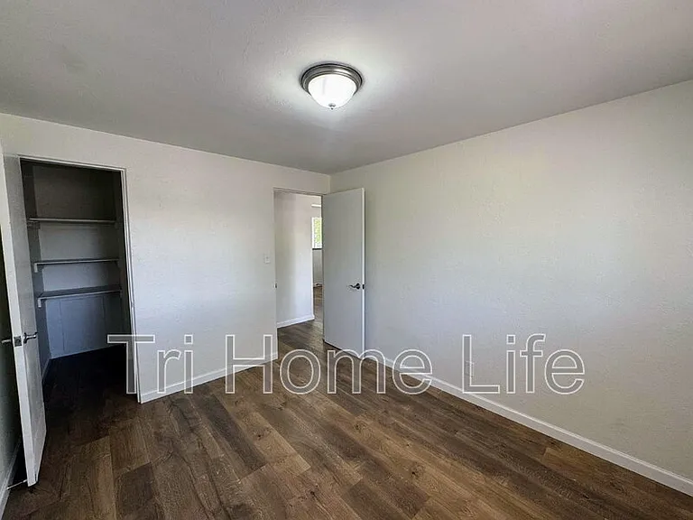 9285 E 14th Ave — Photo 8