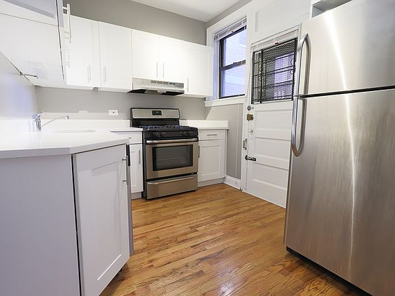3rd image of 629 W Cornelia Ave APT 1N