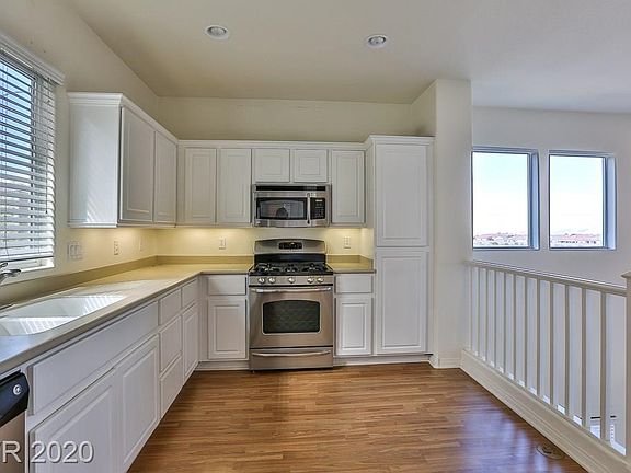 5th image of 10505 Mann St
