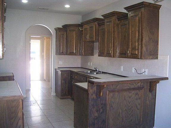 4th image of 1001 Lion Dr