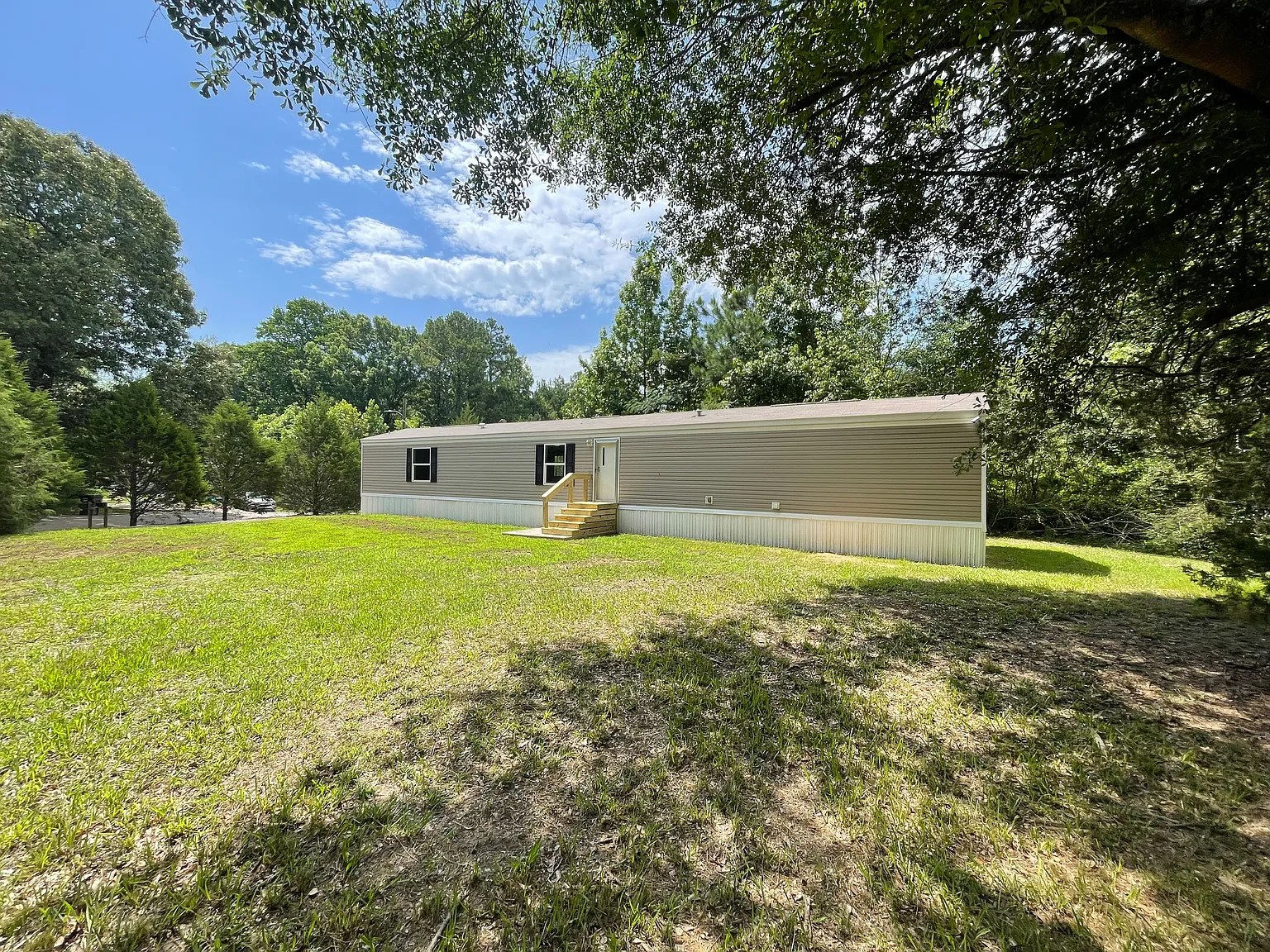 3 bed, 1200 sqft, $1,100 — Photo 1