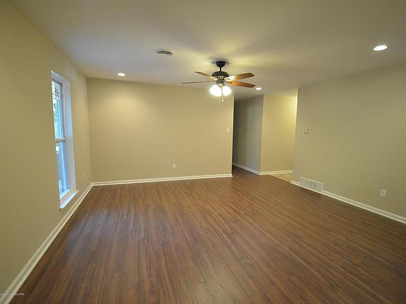 3rd image of 3630 Woodland Dr