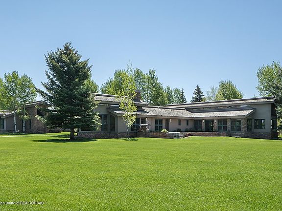 5th image of 150 Huckleberry Dr