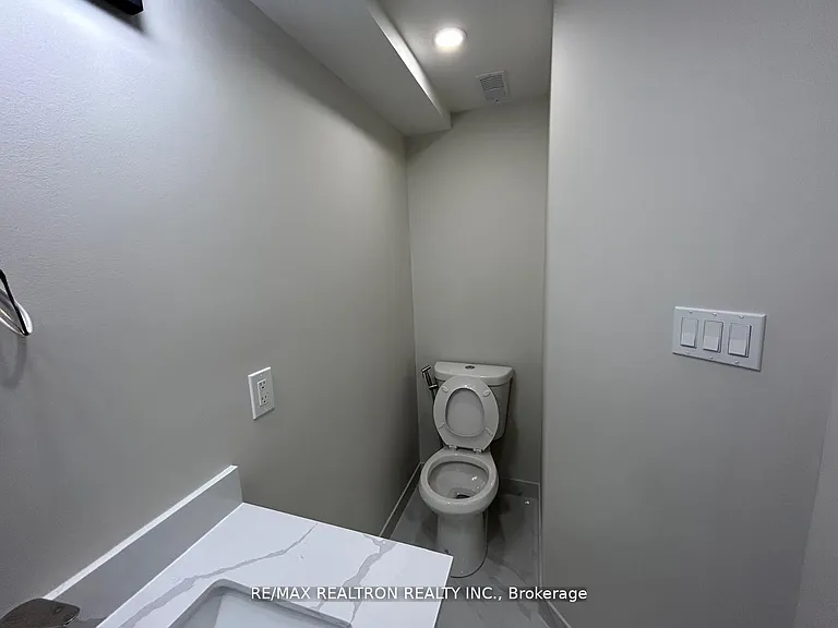 16 Yang St W #BSMNT — Photo 11