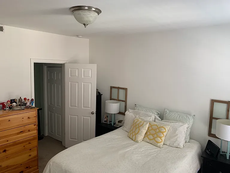 main bedroom (front of house)