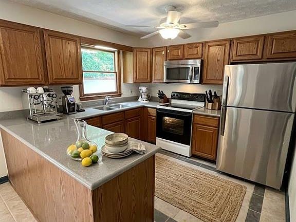 5th image of 1825 Fairoaks Pl