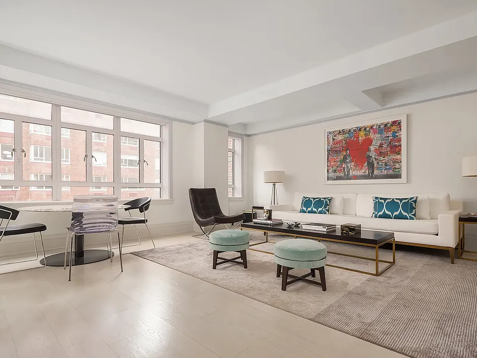 21 E 61st St #7D