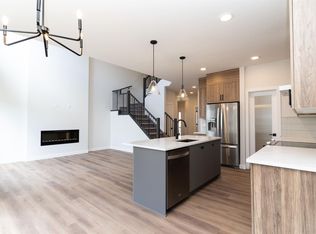 3026 Dixon Lndg SW, Edmonton, AB T6W 5L1