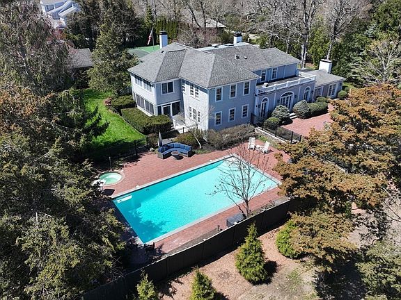 3rd image of 30 Crooked Ln