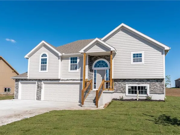 16335 Lois Ln, Basehor, KS 66007