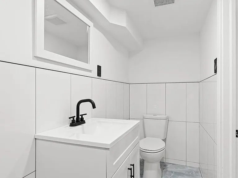 4927 Catharine St #4 — Photo 11