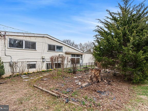 2nd image of 1542 Daws Rd