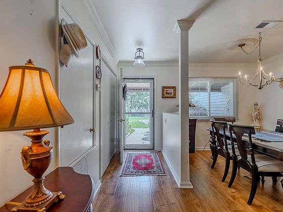 4th image of 118 N Woodgreen Way