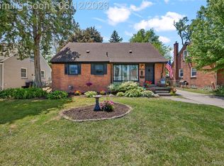 10467 W Eleven Mile Rd, Huntington Woods, MI 48070