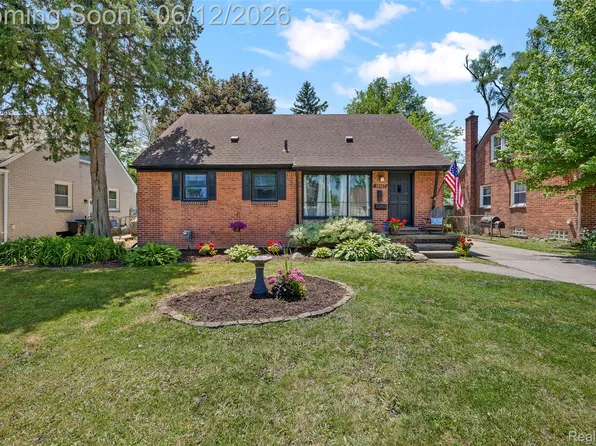 10467 W Eleven Mile Rd, Huntington Woods, MI 48070
