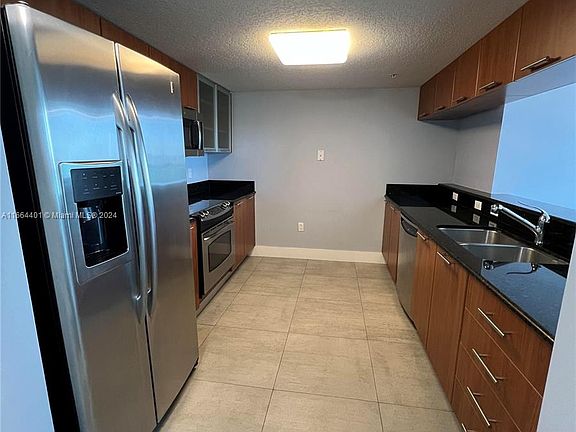 5th image of 1800 N Bayshore Dr APT 3502