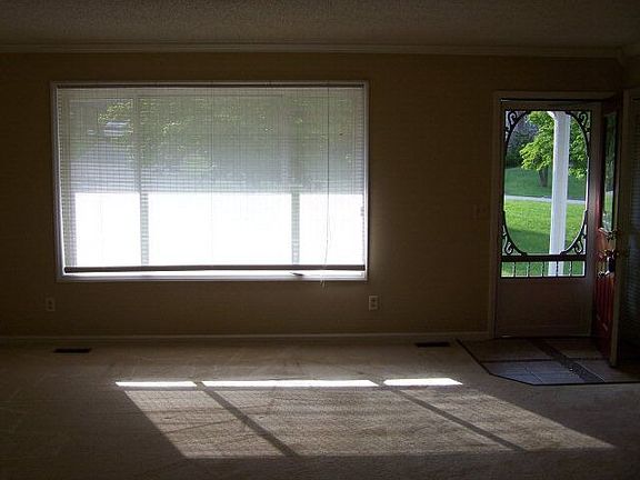 3rd image of 768 Meadowcrest Dr