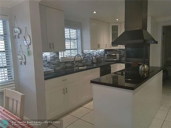 4th image of 880 NW 207th St