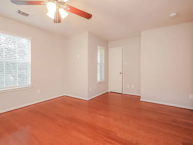 553 Small Cedar Dr — Photo 10