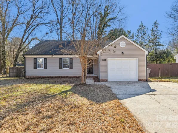 3436 Covington Oaks Dr, Charlotte, NC 28205