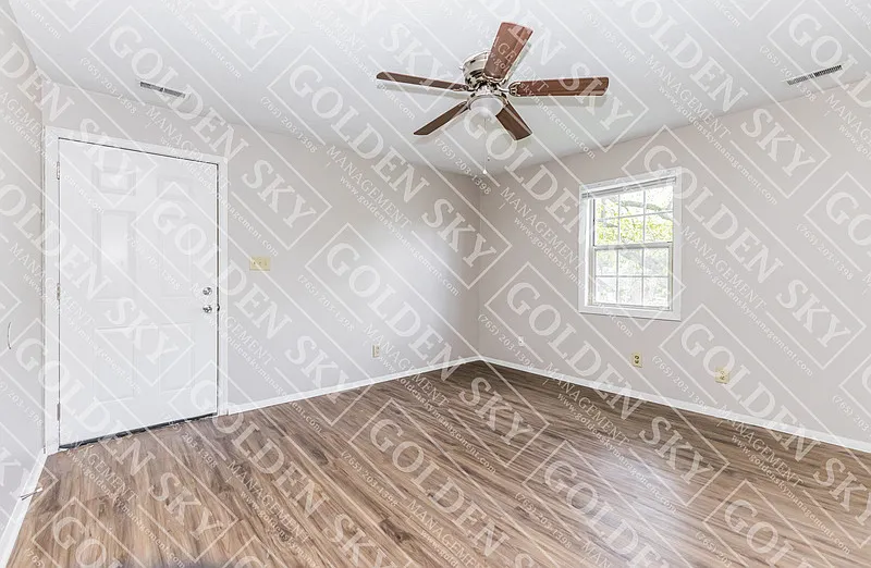 3 bed, 1.0 bath, $899 — Photo 4