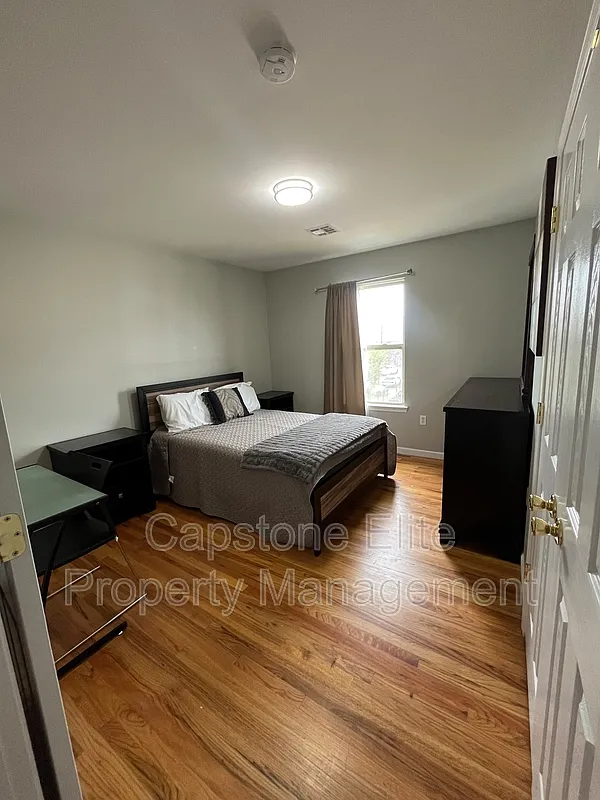 255-257 Nj Railroad Ave — Photo 1
