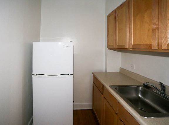 3rd image of 536 W Arlington Pl APT 312