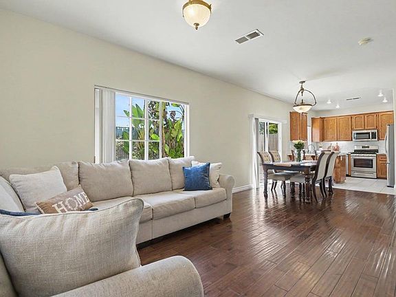 5th image of 82 Country Club Cir