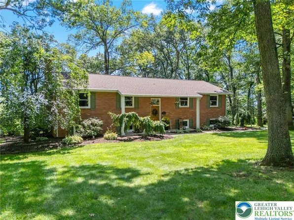 5742 Shady Ln E, Bath, PA 18014