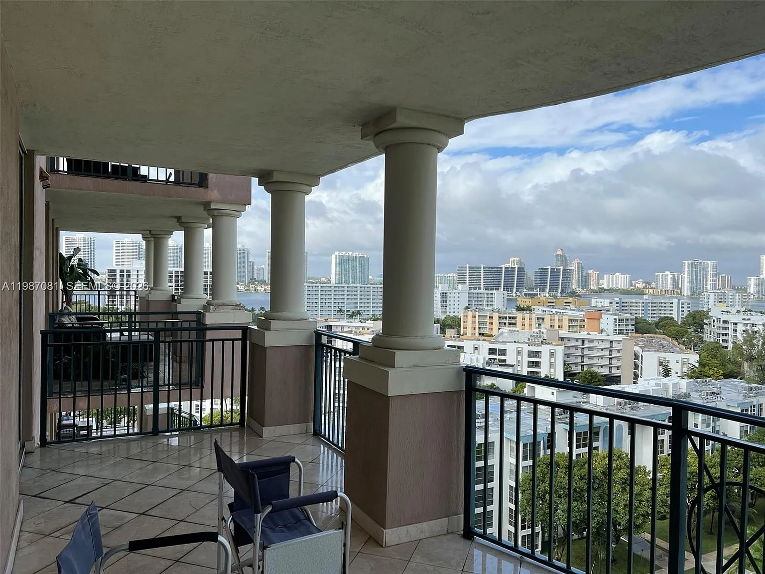 King David Of Sunny Isles — Photo 4