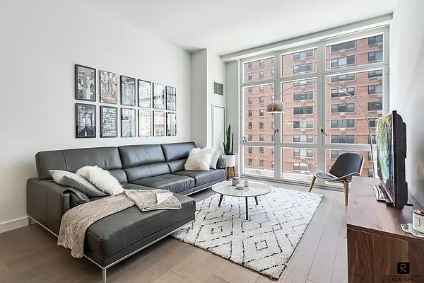 Rented by R New York | media 18