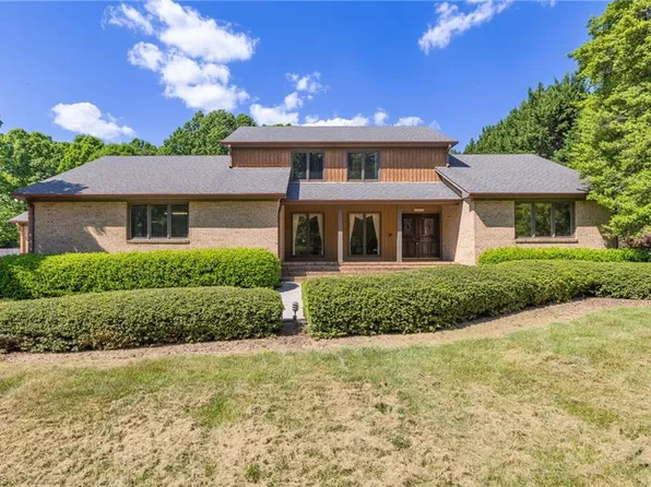 6002 Devoncourt Pl, Jamestown, NC 27282