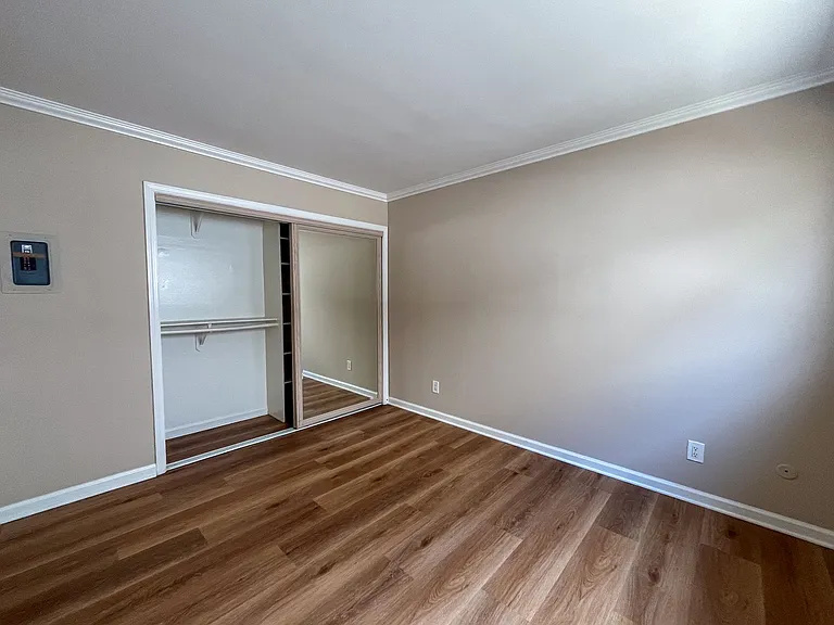 221 Sheldon St — Photo 23