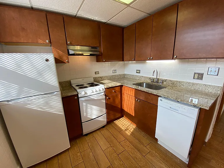 620 W Belmont — Photo 24