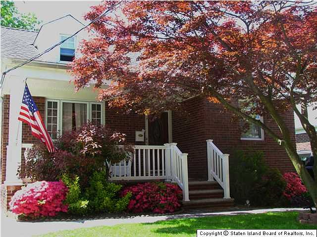 1st image of 578 Pelton Ave